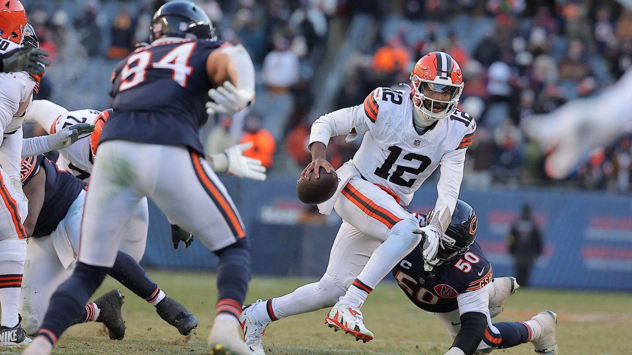 Shedeur Sanders avoids tackle