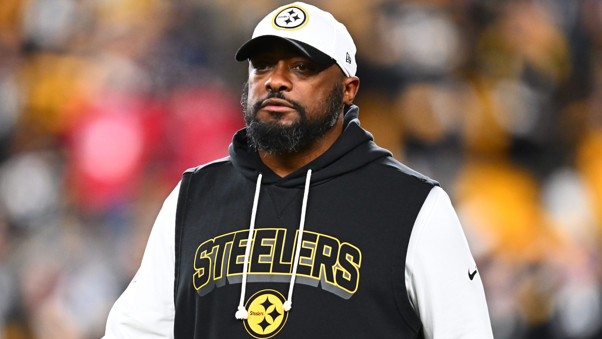 Mike Tomlin on the sidelines before a game