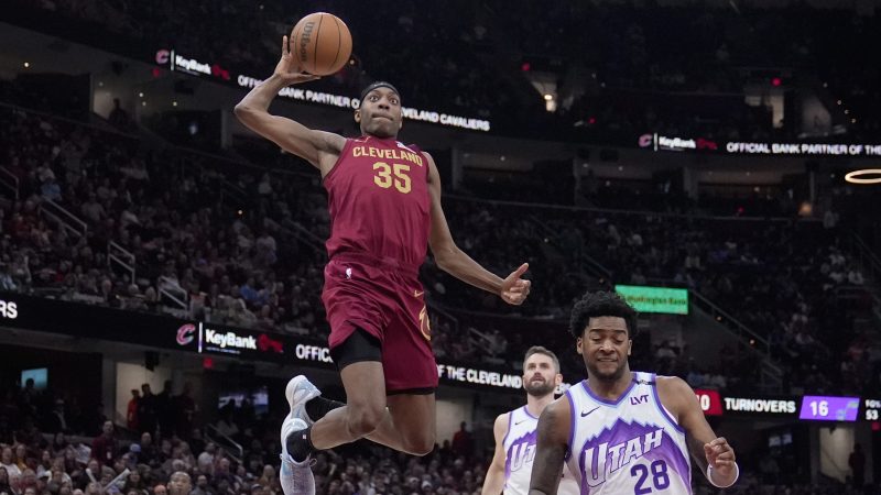 Nae'qwan Tomlin goes up for a dunk.