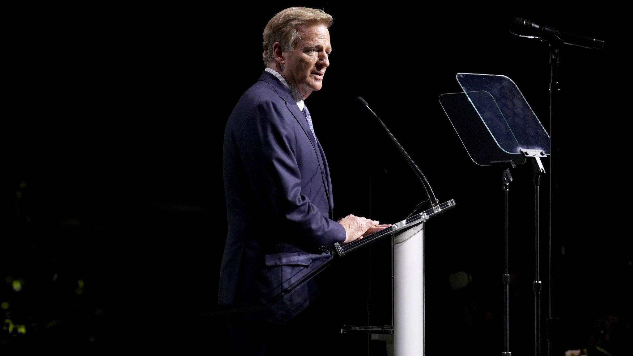 Roger Goodell speaks on stage.