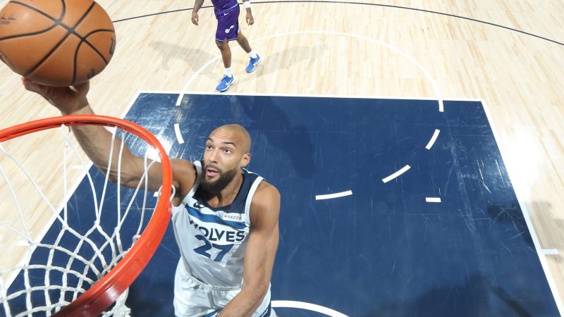 Rudy Gobert drives to the basket for a layup.