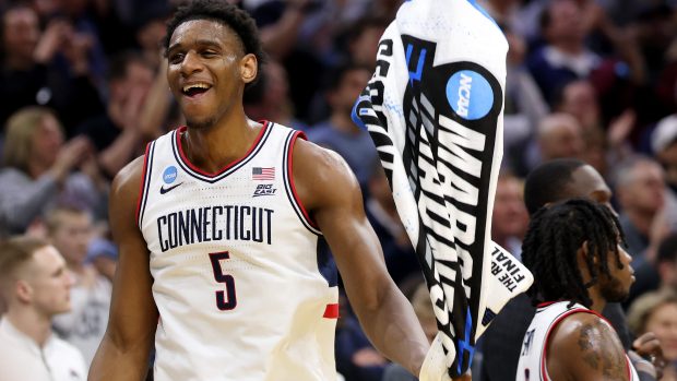 Tarris Reed Jr. of the UConn Huskies celebrates