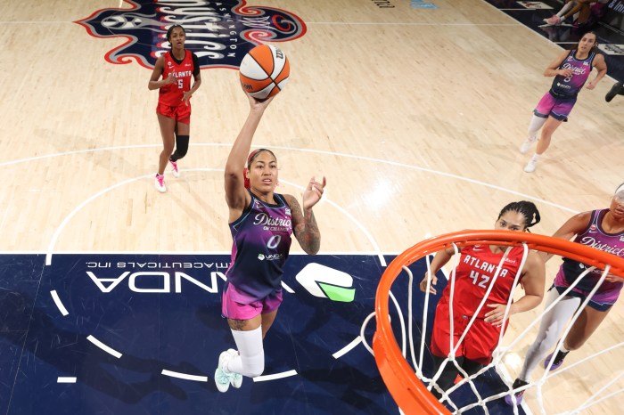Shakira Austin (center) of the Washington Mystics drives to the basket during the game against the Atlanta Dream on Aug. 7, 2026, in Washington, D.C.