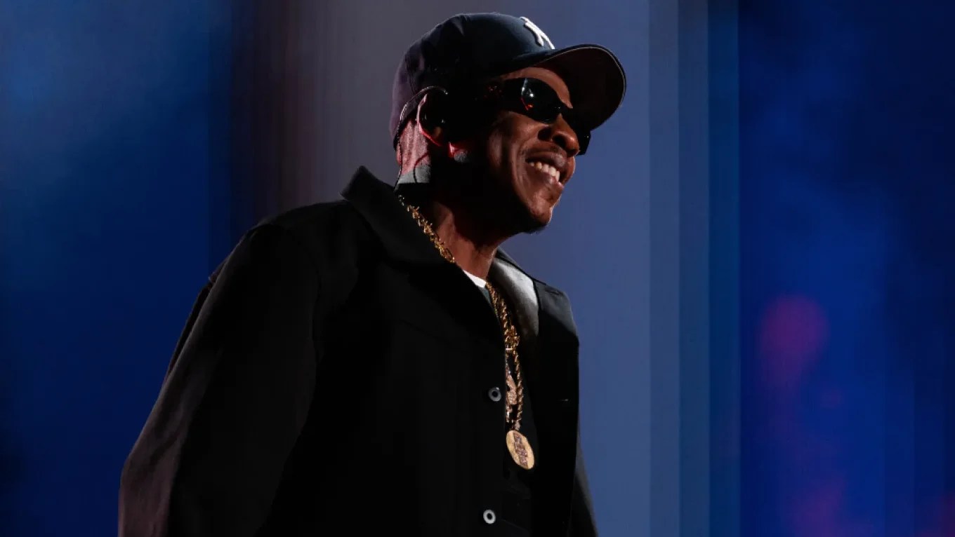 JAŸ-Z chose himself for the Super Bowl. His summer shows explained why.