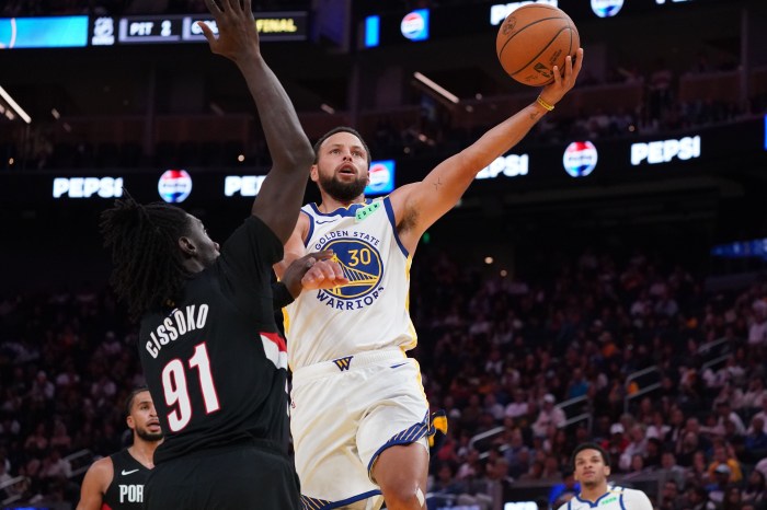 Stephen Curry drives to the basket